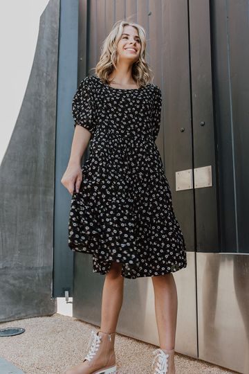 THE PRETTY SWEET TIERED FLORAL DRESS IN BLACK