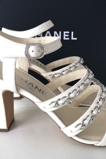 CHANEL WHITE IVORY LEATHER SILVER CHAIN CHAINED SANDAL SANDALS SHOES