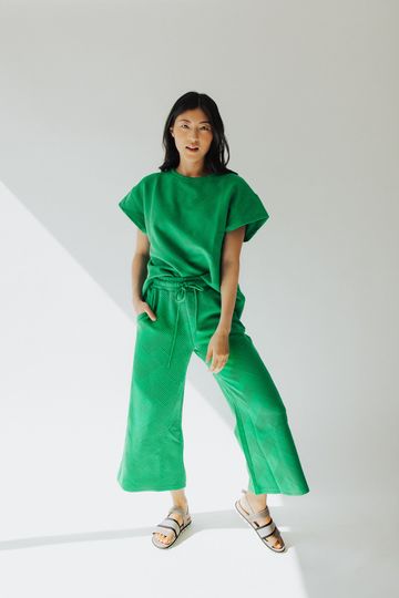 The Ronnie Textured Wide Leg Pant in Kelly Green