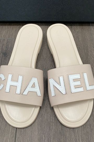 CHANEL CHA NEL LOGO BEIGE LEATHER FLAT SHOES SLIDES MULES
