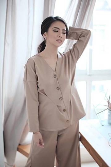 Alto Button Top in Milo